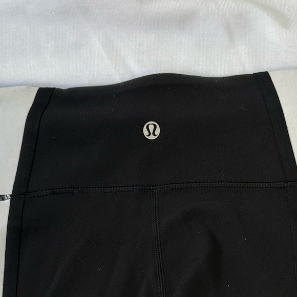 Lululemon Leggings Black & White 7/8 Length Size 8 Women’s Workout Athleisure - Picture 6 of 7